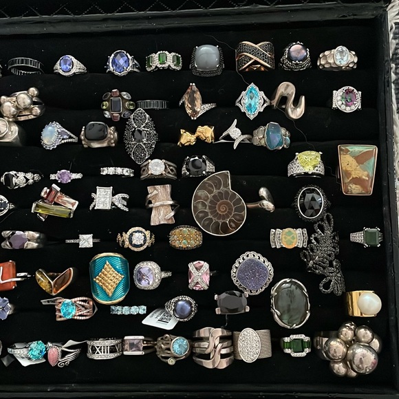 A LA CARTE TURQUOISE & ESTATE JEWELRY RING SALE - Picture 5 of 9